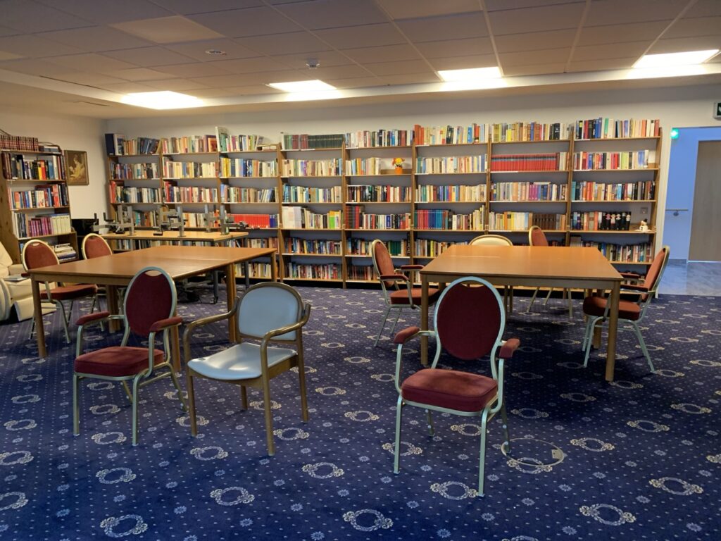 PFSH Hannover study and library room